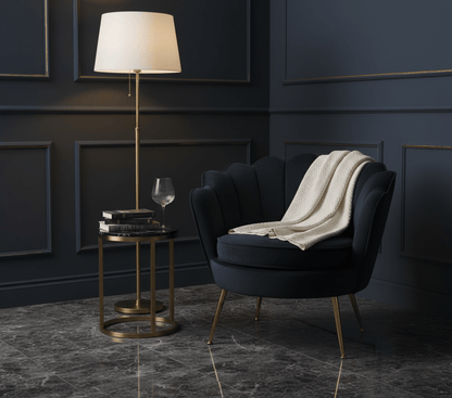 Poltrona Design Conchiglia Velluto Nero + Cuscino. Gambe Metallo Oro. Sedia Imbottita Scalloped Chair per Camera, Angolo Beauty e Salotto. Stile Moderno Vintage. 70x67x75cm