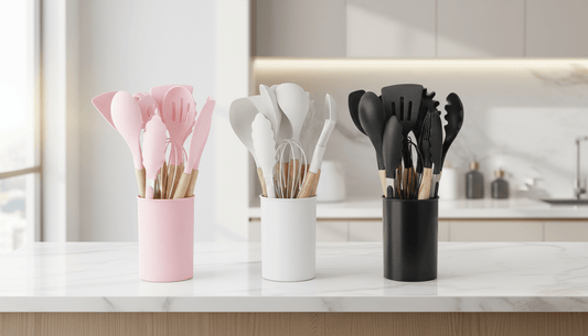 Set 12 Utensili da Cucina in Silicone Alimentare con Manico in Legno – Mestoli Antiaderenti con Contenitore, Resistenti al Calore vari colori rosa nero grigio tortora