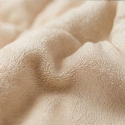 Un lussuoso copriletto spesso a doppio strato, caldo e accogliente per la biancheria da letto autunnale e invernale, realizzato in tessuto morbido e confortevole, lavabile in lavatrice e non include federe