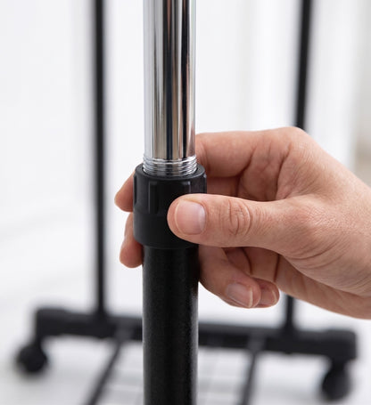 Stender Appendiabiti Singolo Regolabile con Ruote e Ripiano Inferiore