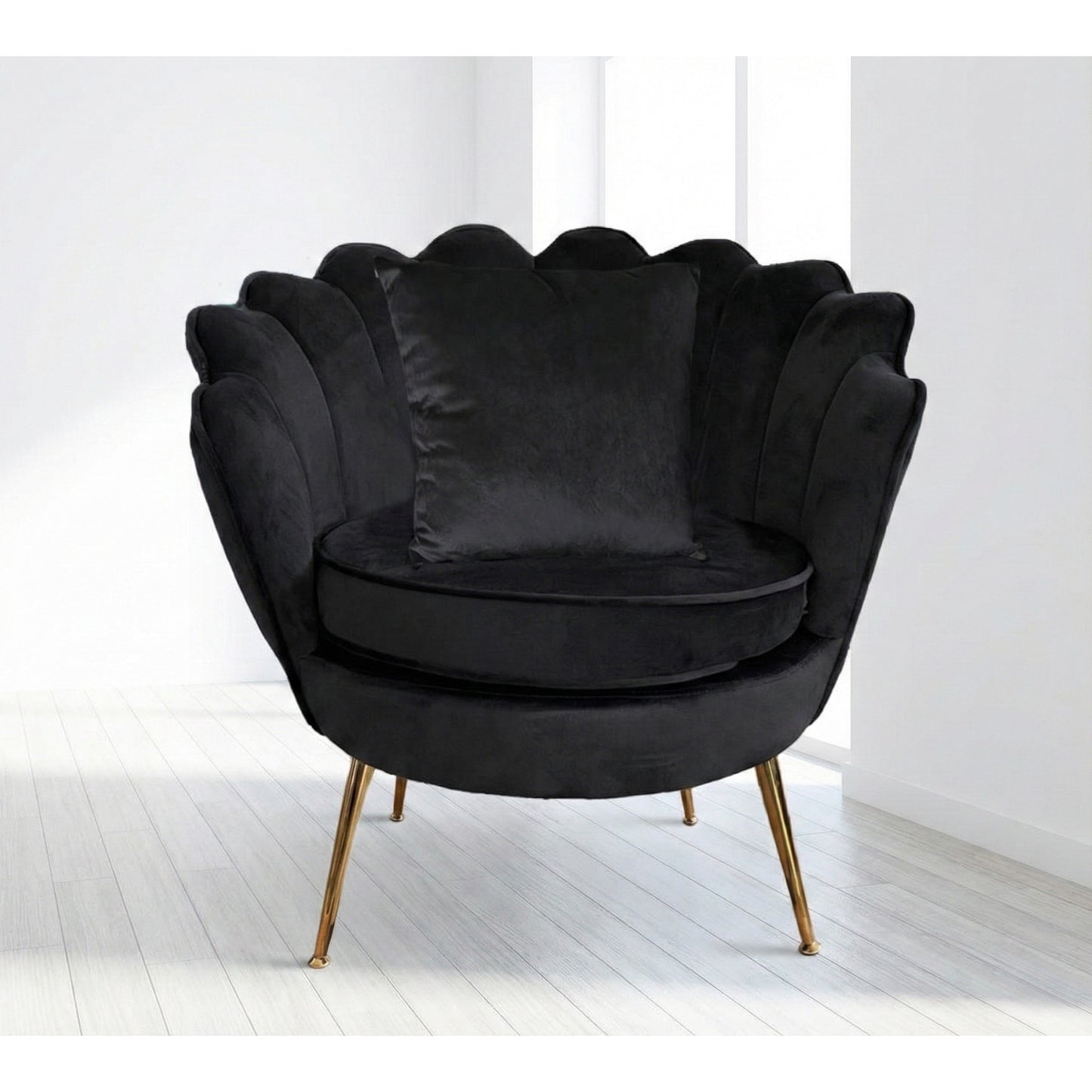 Poltrona Design Conchiglia Velluto Nero + Cuscino. Gambe Metallo Oro. Sedia Imbottita Scalloped Chair per Camera, Angolo Beauty e Salotto. Stile Moderno Vintage. 70x67x75cm