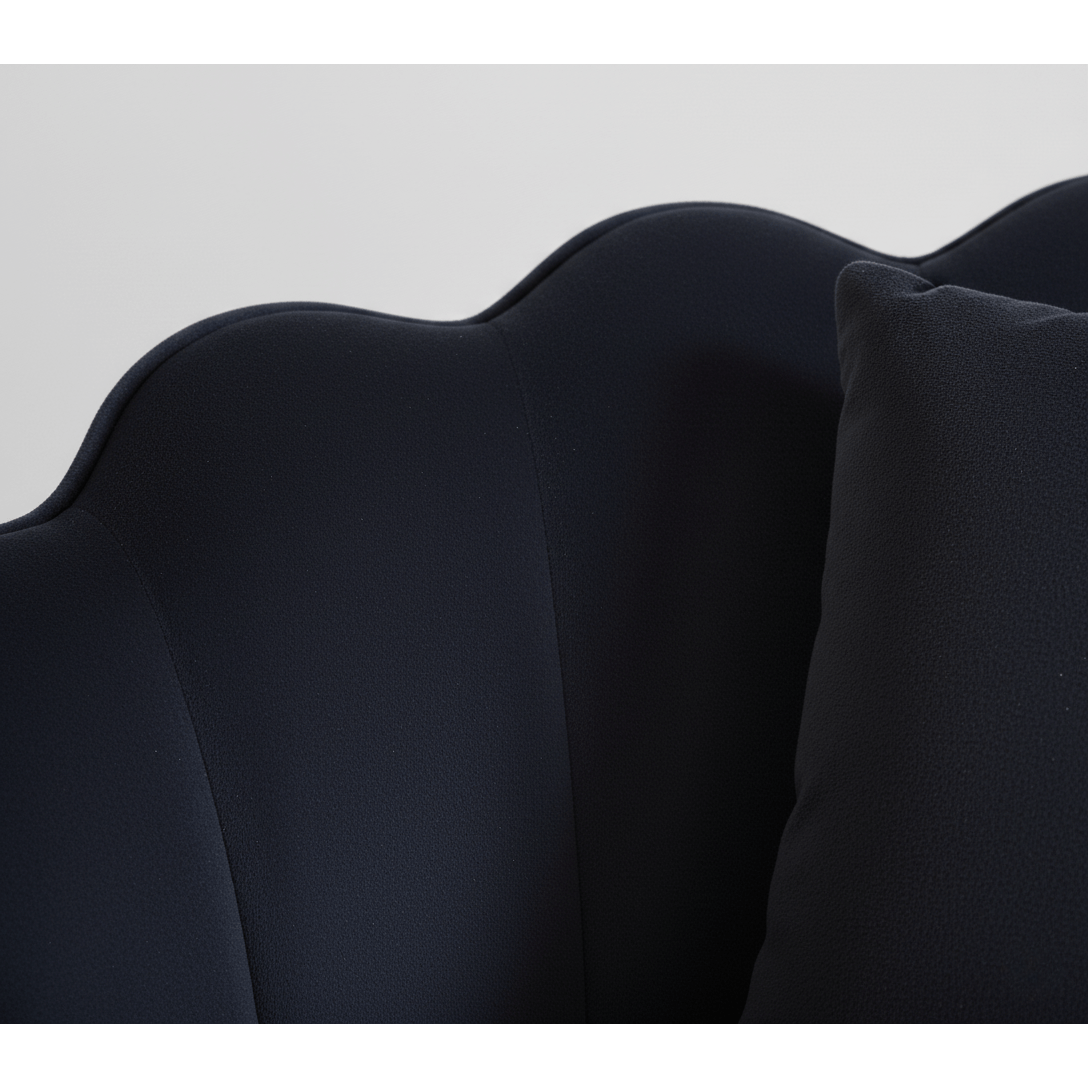 Poltrona Design Conchiglia Velluto Nero + Cuscino. Gambe Metallo Oro. Sedia Imbottita Scalloped Chair per Camera, Angolo Beauty e Salotto. Stile Moderno Vintage. 70x67x75cm