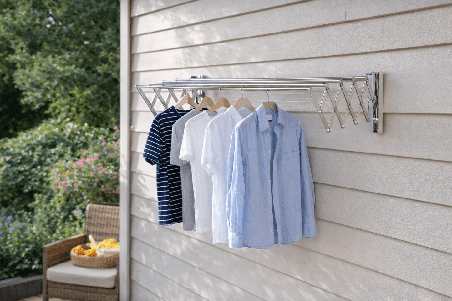 Stendibiancheria da Parete Estensibile 80cm in Metallo. Stendino a Muro Salvaspazio Retrattile Pieghevole per Bagno, Balcone e Lavanderia. Resistente e Antiruggine. Design Compatto Ideale per Piccoli Spazi.