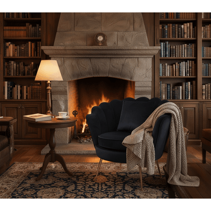 Poltrona Design Conchiglia Velluto Nero + Cuscino. Gambe Metallo Oro. Sedia Imbottita Scalloped Chair per Camera, Angolo Beauty e Salotto. Stile Moderno Vintage. 70x67x75cm