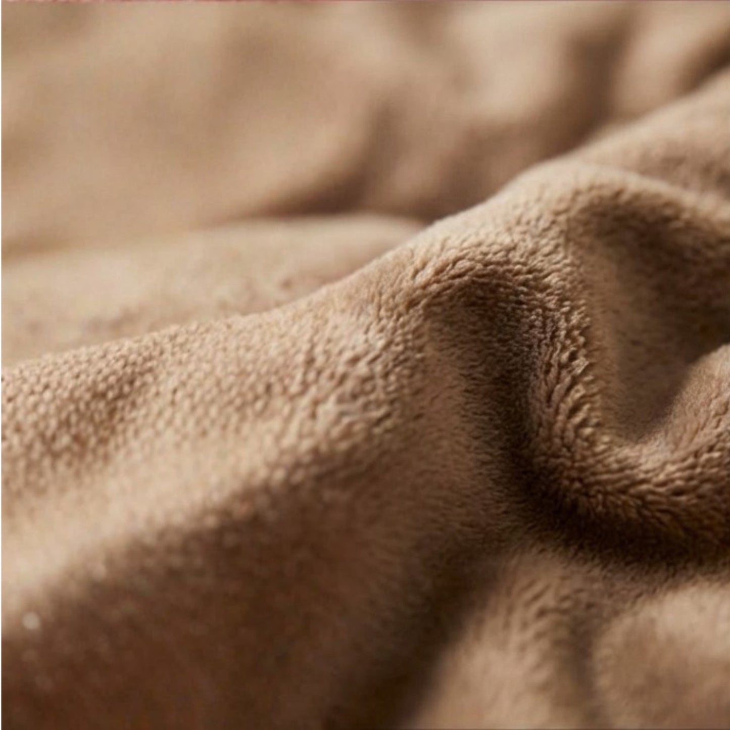 Un lussuoso copriletto spesso a doppio strato, caldo e accogliente per la biancheria da letto autunnale e invernale, realizzato in tessuto morbido e confortevole, lavabile in lavatrice e non include federe