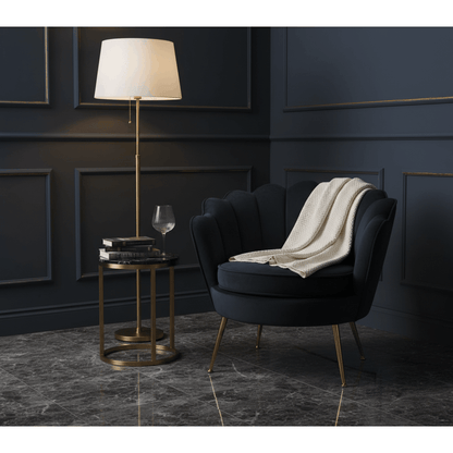 Poltrona Design Conchiglia Velluto Nero + Cuscino. Gambe Metallo Oro. Sedia Imbottita Scalloped Chair per Camera, Angolo Beauty e Salotto. Stile Moderno Vintage. 70x67x75cm